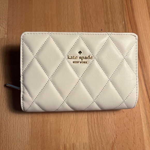 Kate Spade Carey Medium Compact Bifold Wallet in Parchment NWT - Picture 1 of 7